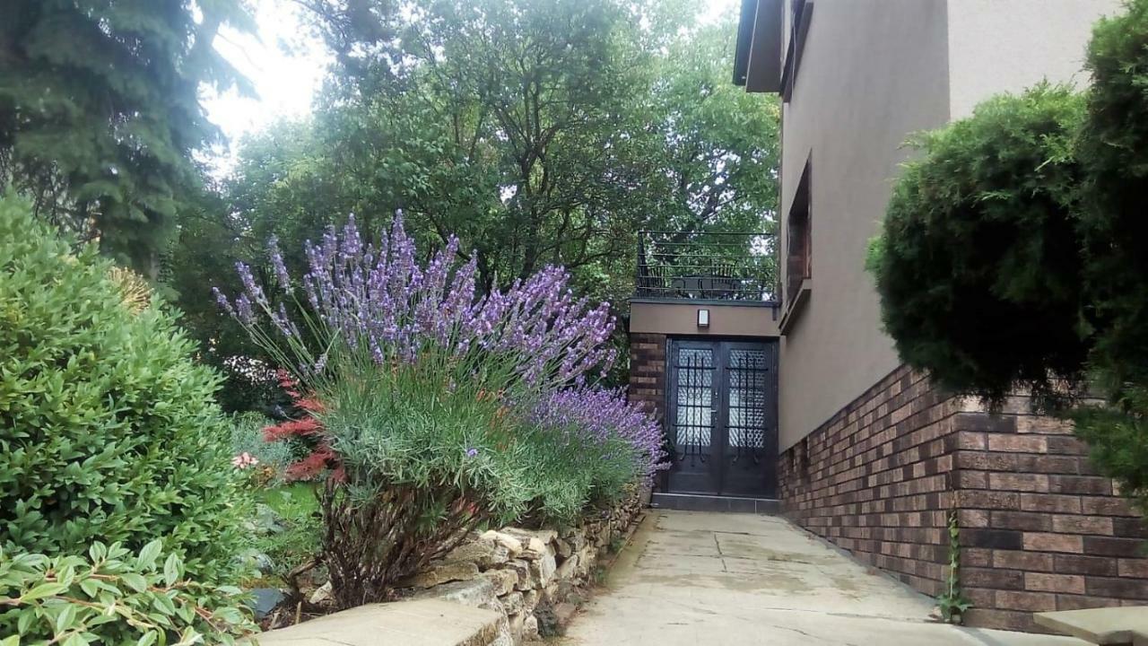 Apartman V Zahrade Praha Troja - Apartment In The Garden Prague Troja Buitenkant foto